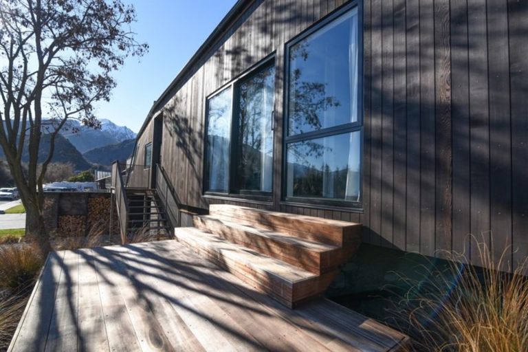 Photo of property in 61 Mcdonnell Road, Arrowtown, 9302