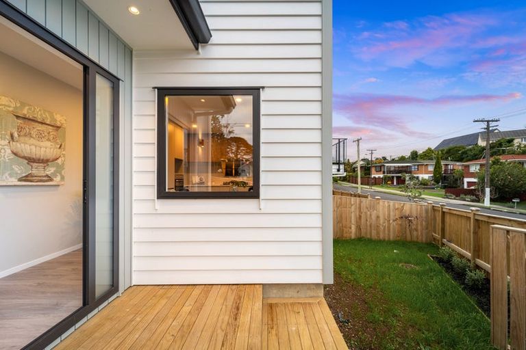 Photo of property in 13b Windermere Crescent, Blockhouse Bay, Auckland, 0600