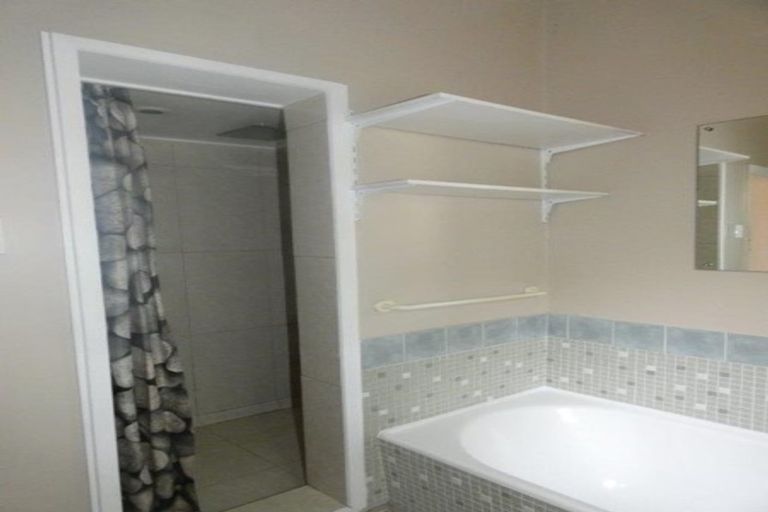 Photo of property in 92 Sutherland Road, Melrose, Wellington, 6023