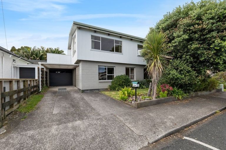 Photo of property in 27 Baring Terrace, Strandon, New Plymouth, 4312