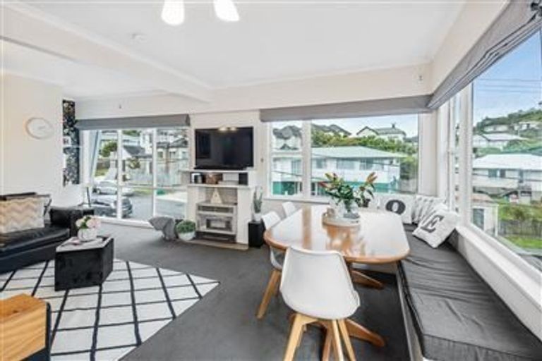 Photo of property in 19 Black Rock Road, Newlands, Wellington, 6037