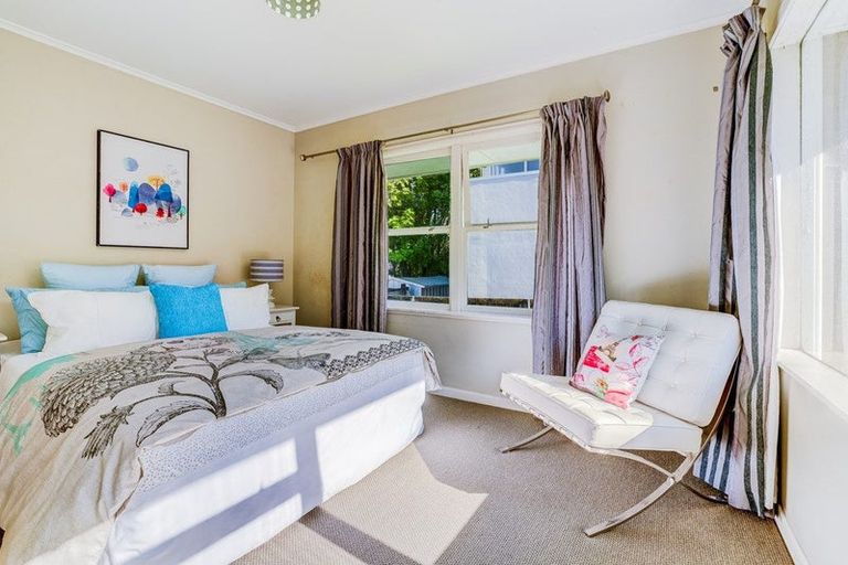 Photo of property in 242 Forrest Hill Road, Forrest Hill, Auckland, 0620