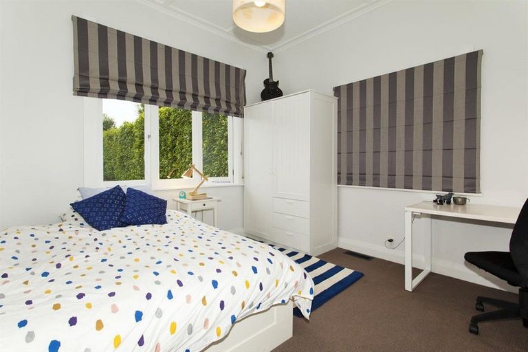 Photo of property in 12 Hastings Parade, Devonport, Auckland, 0624