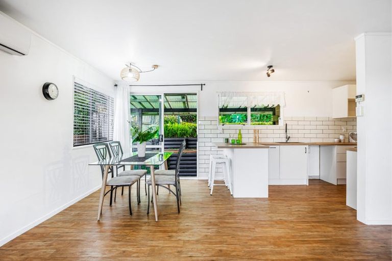 Photo of property in 15 Arde Place, Massey, Auckland, 0614