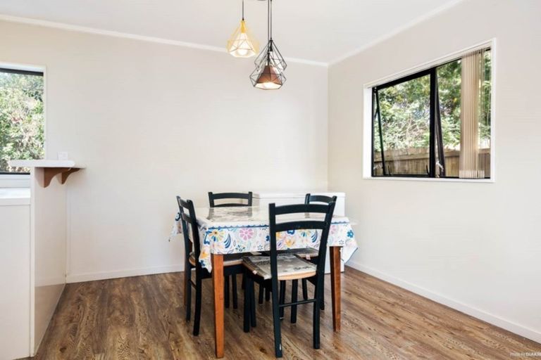 Photo of property in 2/8 Locket Road, Glenfield, Auckland, 0629