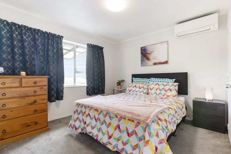 Photo of property in 2/94 Lynwood Road, New Lynn, Auckland, 0600