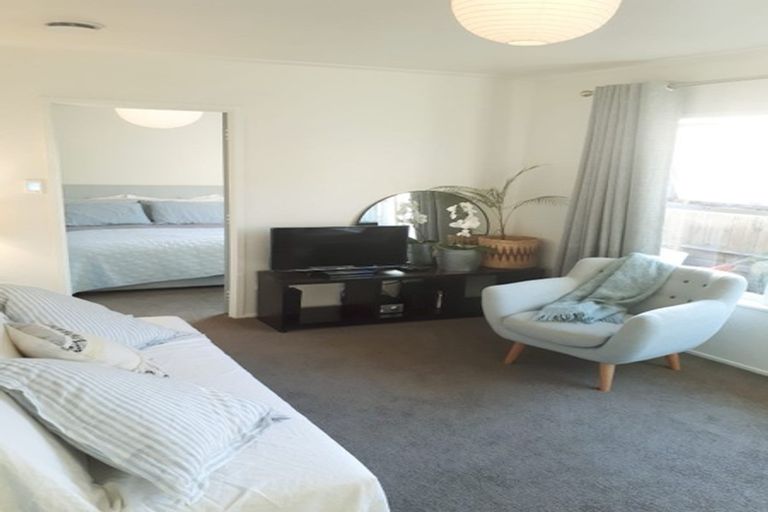 Photo of property in 2/328 Lake Road, Hauraki, Auckland, 0622