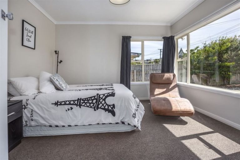 Photo of property in 8 Kapiti Crescent, Titahi Bay, Porirua, 5022