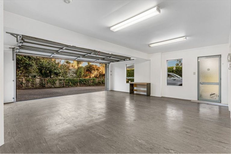 Photo of property in 2/24 Carlisle Road, Browns Bay, Auckland, 0630
