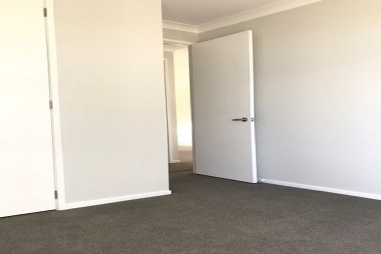 Photo of property in 11m Clearwater Cove, West Harbour, Auckland, 0618