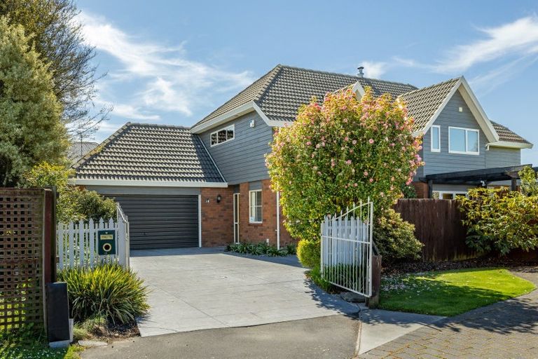 Photo of property in 16 Patricia Place, Harewood, Christchurch, 8051