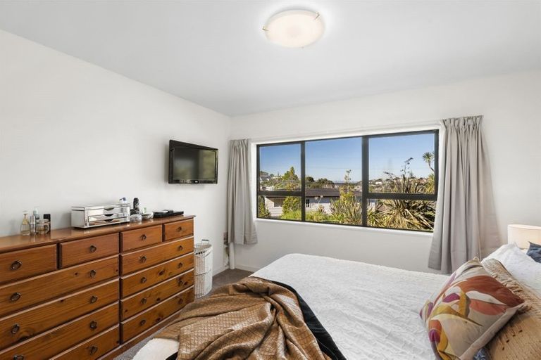 Photo of property in 2/53 Seaton Road, Murrays Bay, Auckland, 0630