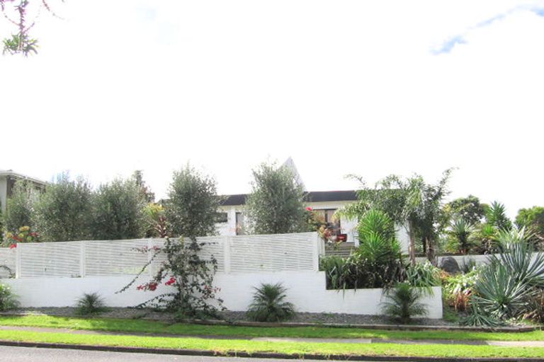 Photo of property in 19 Himalaya Drive, Half Moon Bay, Auckland, 2012