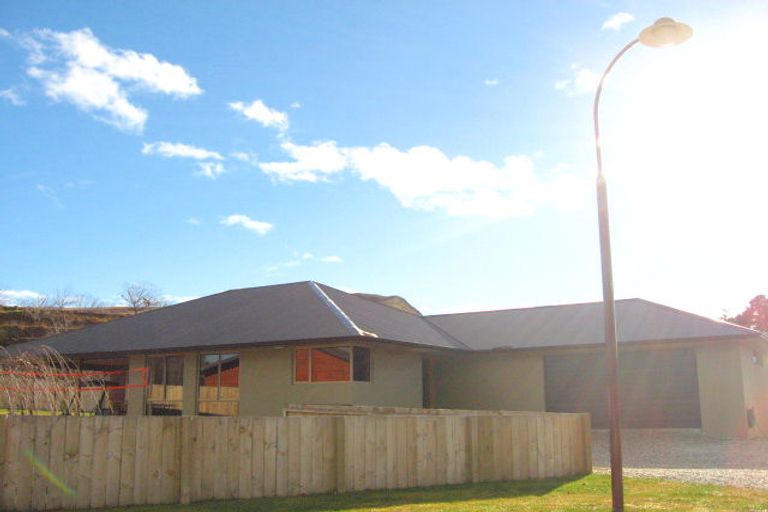 Photo of property in 41 Sylvan Street, Lake Hayes, Queenstown, 9304