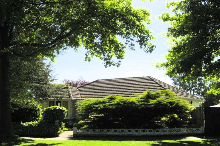 Photo of property in 40 Guildford Street, Burnside, Christchurch, 8053