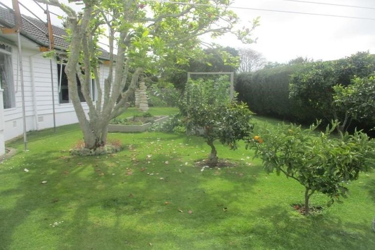 Photo of property in 395 Te Moana Road, Waikanae, 5036