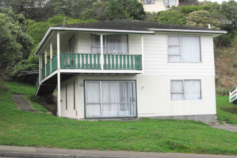 Photo of property in 91-91a Stewart Drive, Newlands, Wellington, 6037