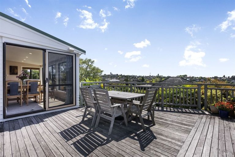 Photo of property in 100a Mellons Bay Road, Mellons Bay, Auckland, 2014