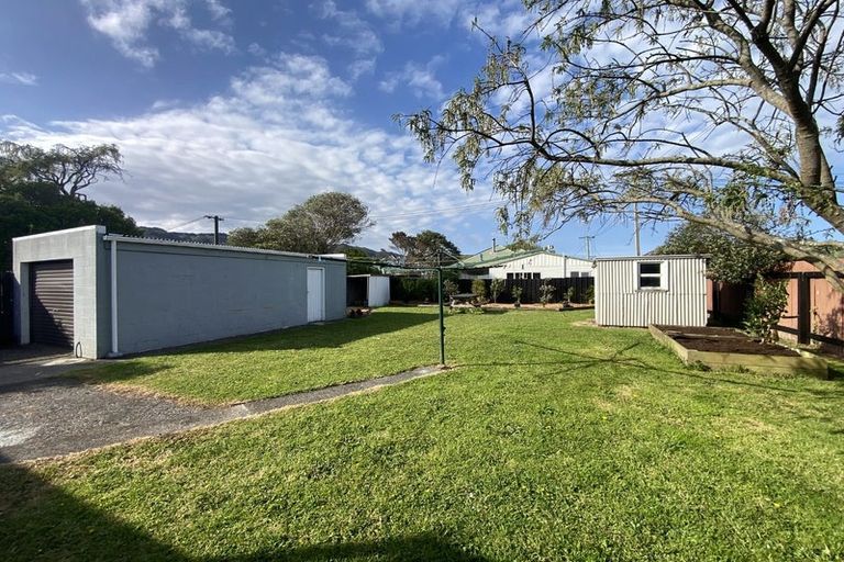 Photo of property in 99 Hewer Crescent, Naenae, Lower Hutt, 5011