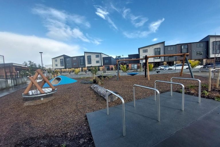 Photo of property in 7/474 West Coast Road, Glen Eden, Auckland, 0602