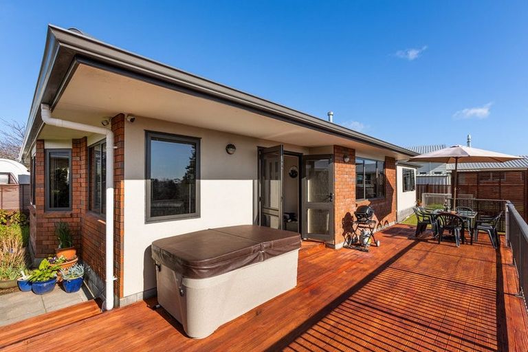 Photo of property in 22 Truby King Street, Merrilands, New Plymouth, 4312