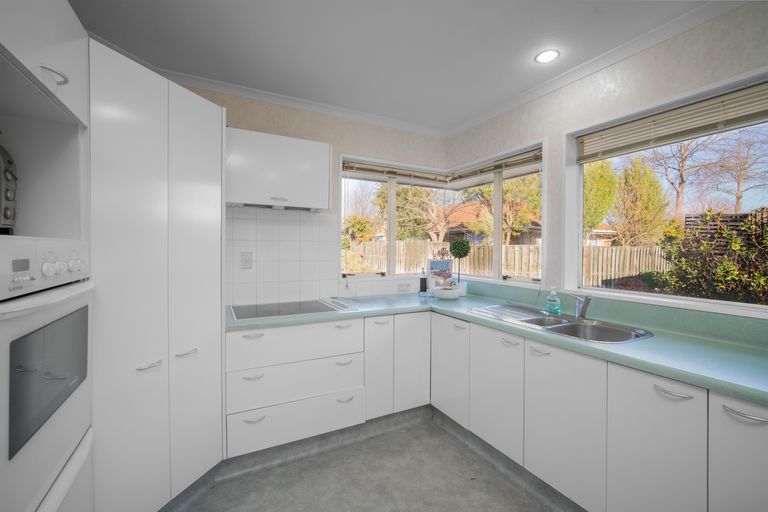 Photo of property in 15 Villa Grove, Ilam, Christchurch, 8041