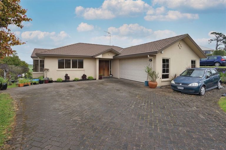 Photo of property in 17 Highgrove Drive, Grandview Heights, Hamilton, 3200