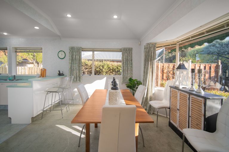 Photo of property in 15 Villa Grove, Ilam, Christchurch, 8041