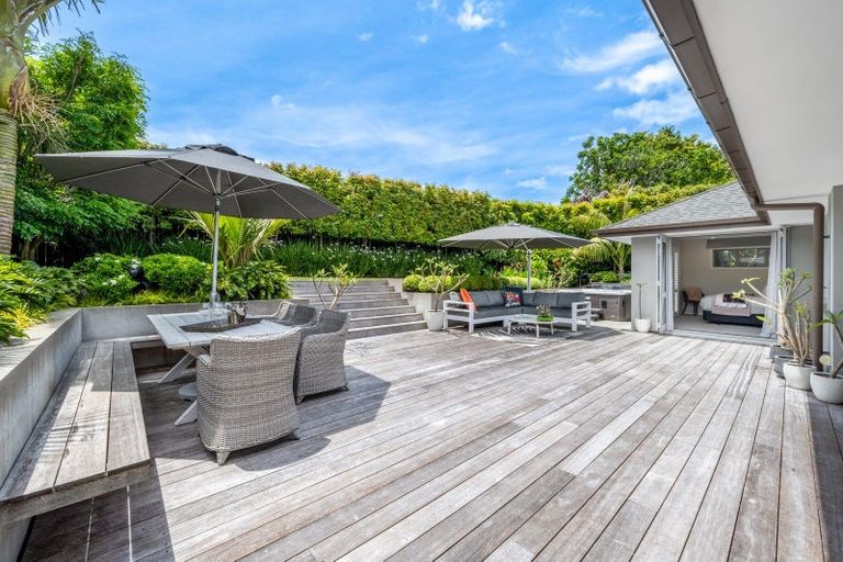 Photo of property in 100 Beach Road, Mellons Bay, Auckland, 2014