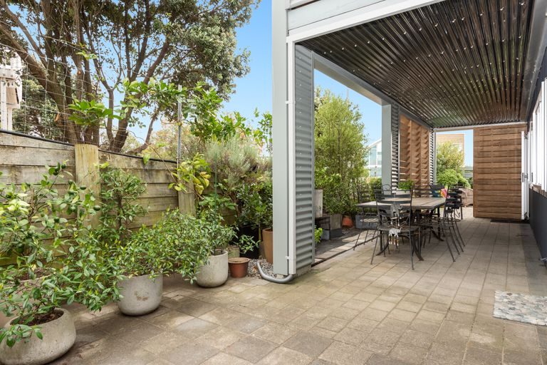 Photo of property in 1340 Papamoa Beach Road, Papamoa Beach, Papamoa, 3118