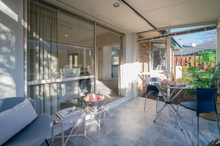 Photo of property in 15 Villa Grove, Ilam, Christchurch, 8041