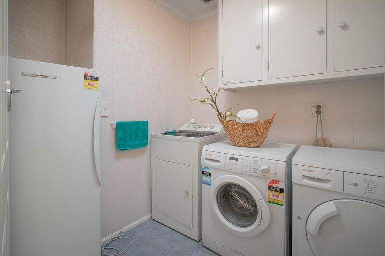 Photo of property in 15 Villa Grove, Ilam, Christchurch, 8041