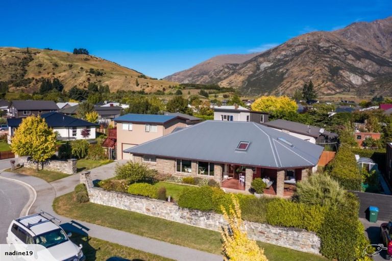 Photo of property in 4 Coburn Place, Lake Hayes, Queenstown, 9304