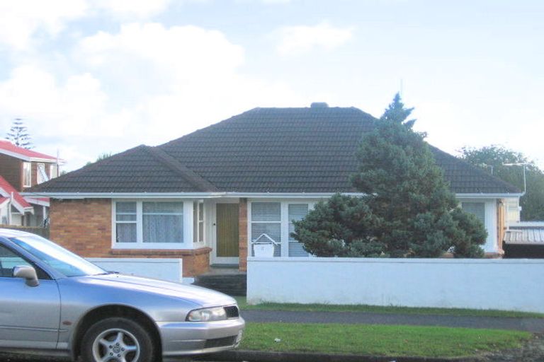 Photo of property in 3/4 Mcleod Road, Henderson, Auckland, 0612