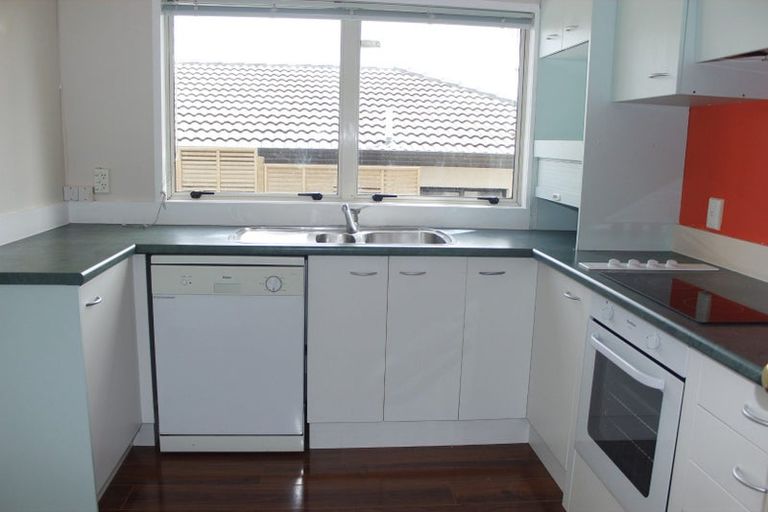 Photo of property in 1/32a Bronzewing Terrace, Unsworth Heights, Auckland, 0632