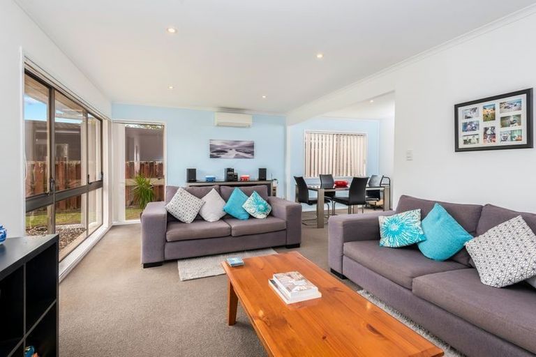 Photo of property in 28 Jillteresa Crescent, Half Moon Bay, Auckland, 2012