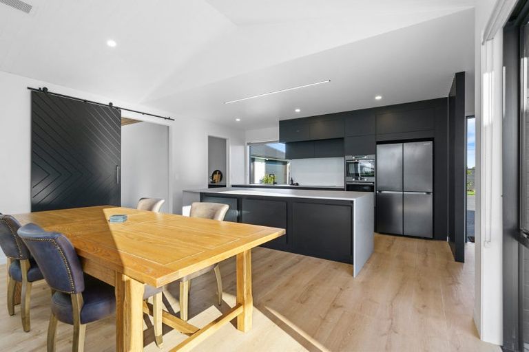 Photo of property in 83 Sunline Drive, Leamington, Cambridge, 3432