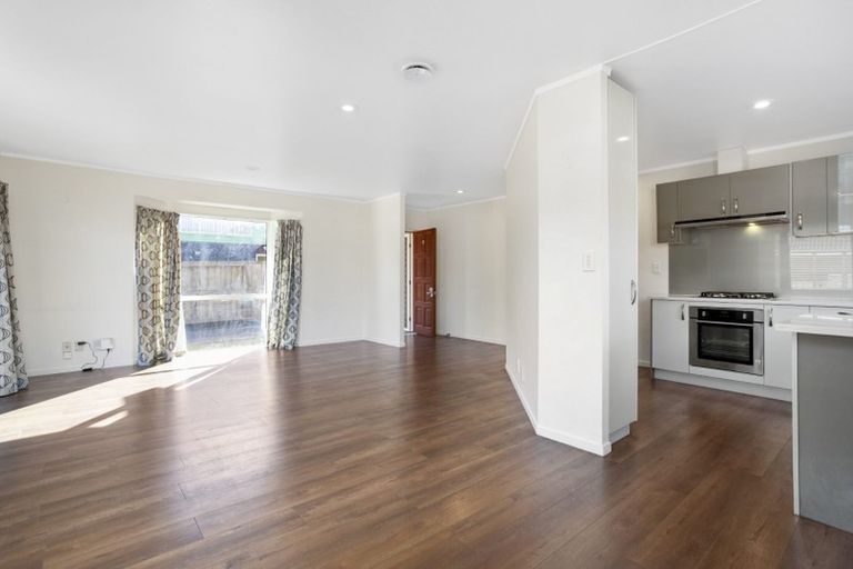 Photo of property in 2/48 Seabrook Avenue, New Lynn, Auckland, 0600
