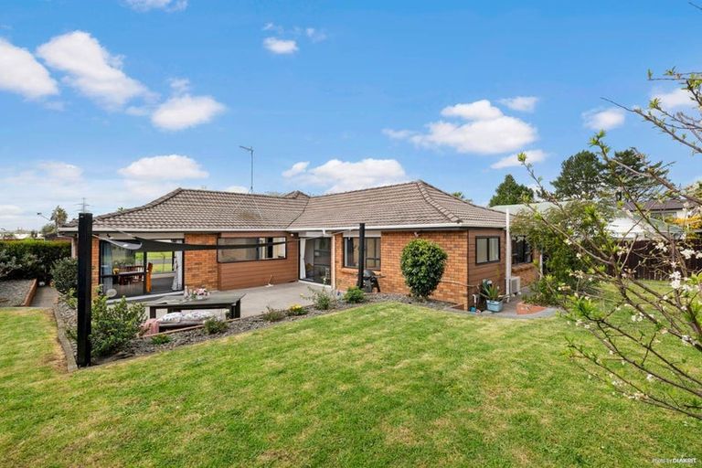 Photo of property in 15 Gardone Terrace, Conifer Grove, Takanini, 2112