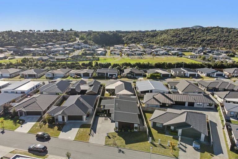 Photo of property in 82 Awataha Crescent, Pyes Pa, Tauranga, 3110