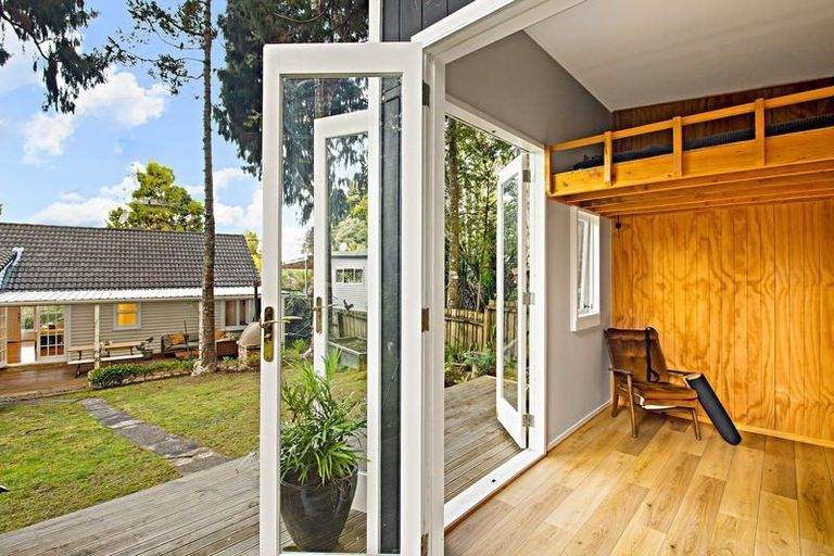 Photo of property in 8 Sylvan Valley Avenue, Titirangi, Auckland, 0604