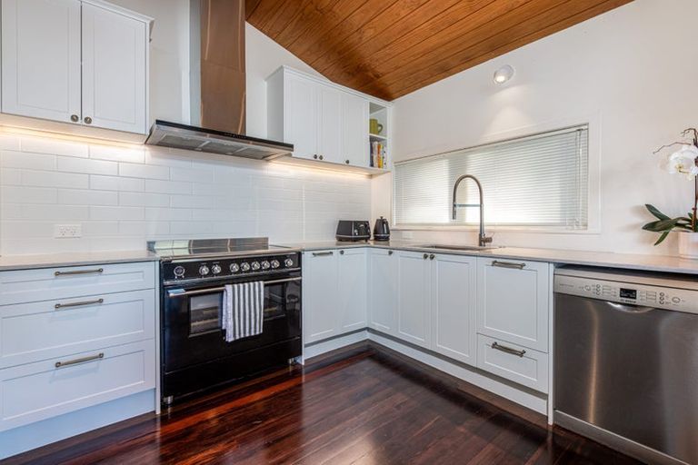 Photo of property in 2/93 Kowhai Road, Mairangi Bay, Auckland, 0630