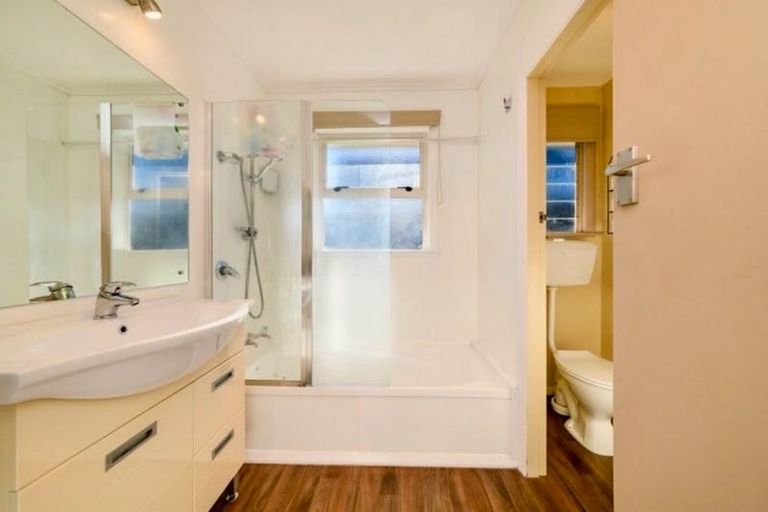 Photo of property in 2a Lowestoft Place, West End, Palmerston North, 4412