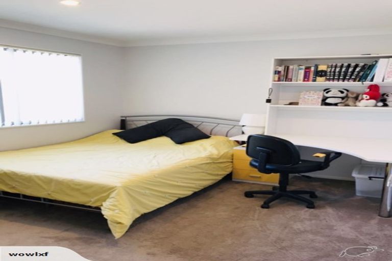 Photo of property in 1 Bangla Place, Massey, Auckland, 0614