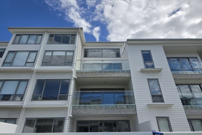 Photo of property in 2d/136 Stancombe Road, Flat Bush, Auckland, 2016