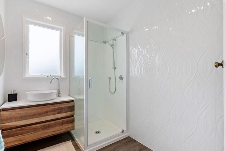 Photo of property in 29 Hebron Road, Waiake, Auckland, 0630