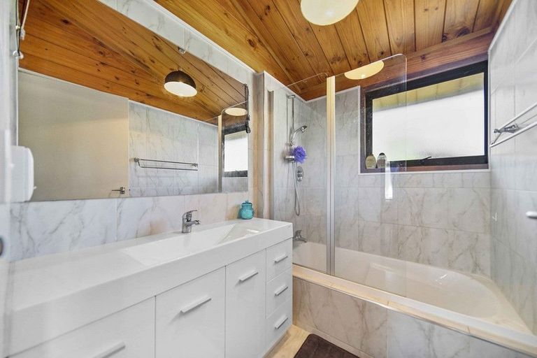 Photo of property in 12 Snowden Place, Opaheke, Papakura, 2113