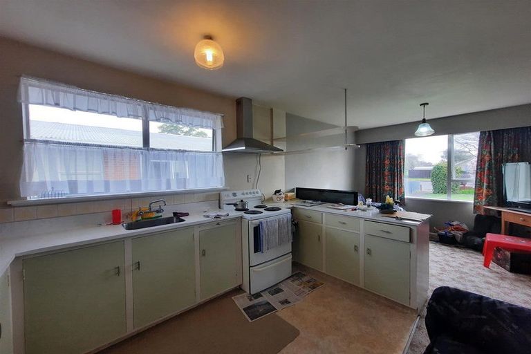 Photo of property in 1/318 Main North Road, Redwood, Christchurch, 8051