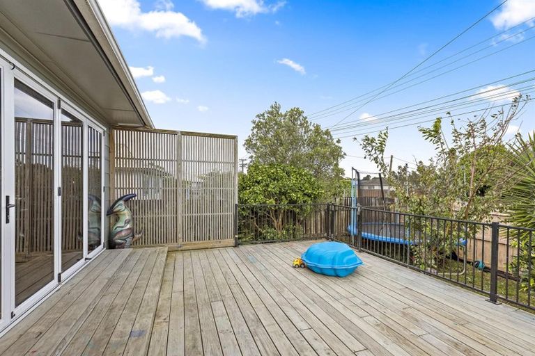 Photo of property in 2 Rere Place, Parakai, 0830