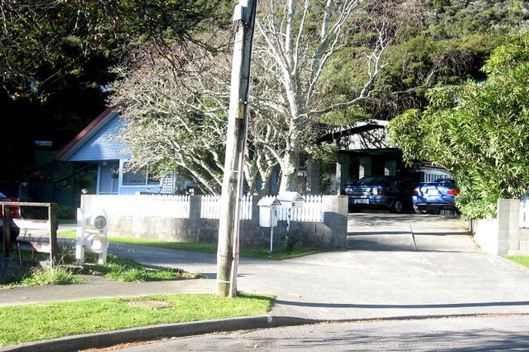 Photo of property in 2/19 James Grove, Stokes Valley, Lower Hutt, 5019